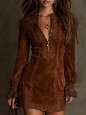 Gina™ – Kurzes Kleid aus Wildleder mit Spitze – Feminin & Saffiniert