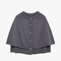 Chloë | Strick-Cape mit Knöpfen und Gestuftem Saum