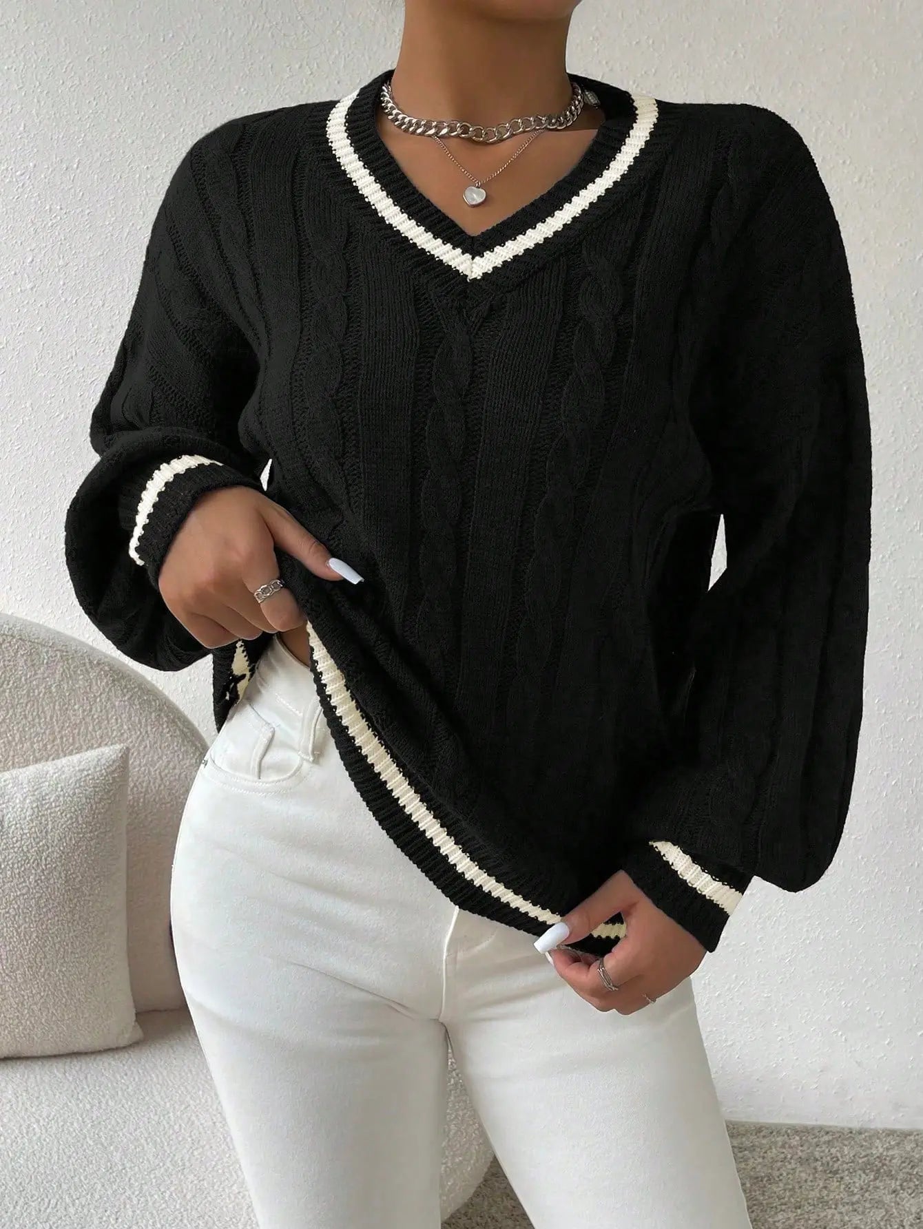 Freja | Gestreiftes Kabelstrickpullover Mit V Neck