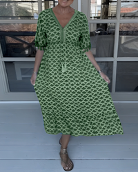 Elegantes Hochtailliertes Kleid