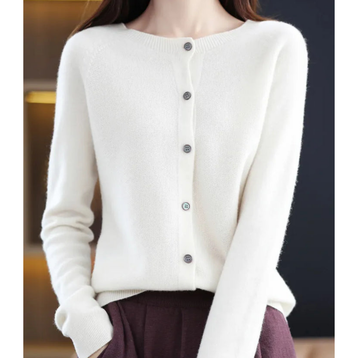 Luxuriöse Damen Strickjacke aus 100% Merinowolle mit O-Ausschnitt