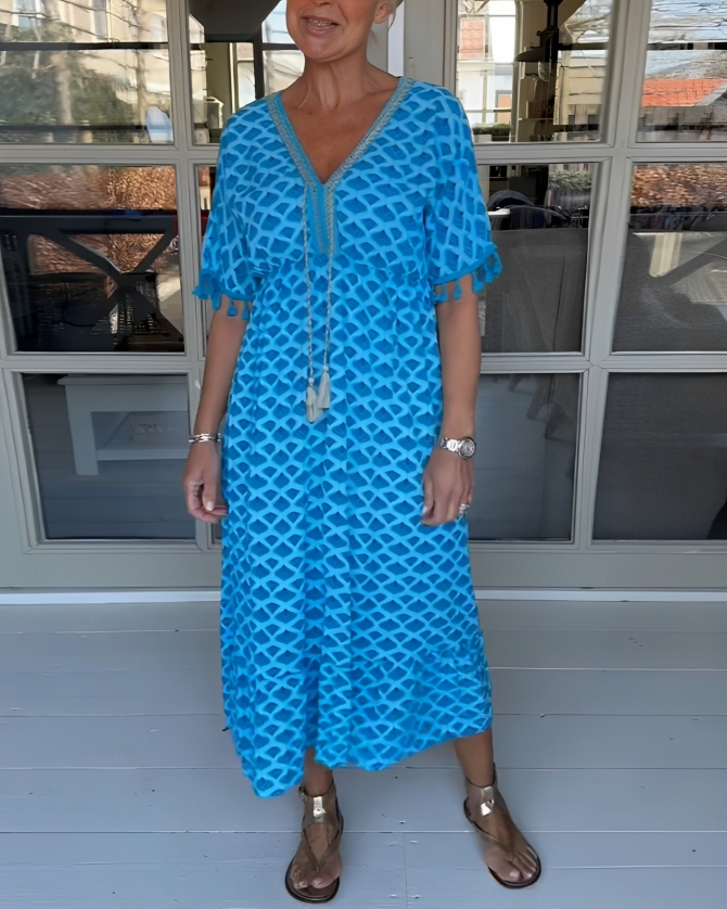 Elegantes Hochtailliertes Kleid