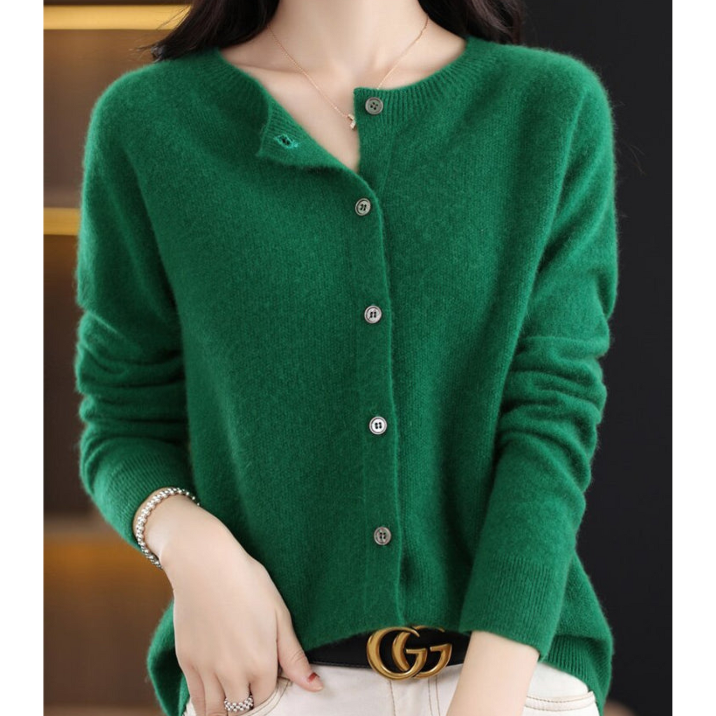 Luxuriöse Damen Strickjacke aus 100% Merinowolle mit O-Ausschnitt