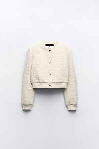 Kurze Bouclé-Jacke mit goldenen Knöpfen
