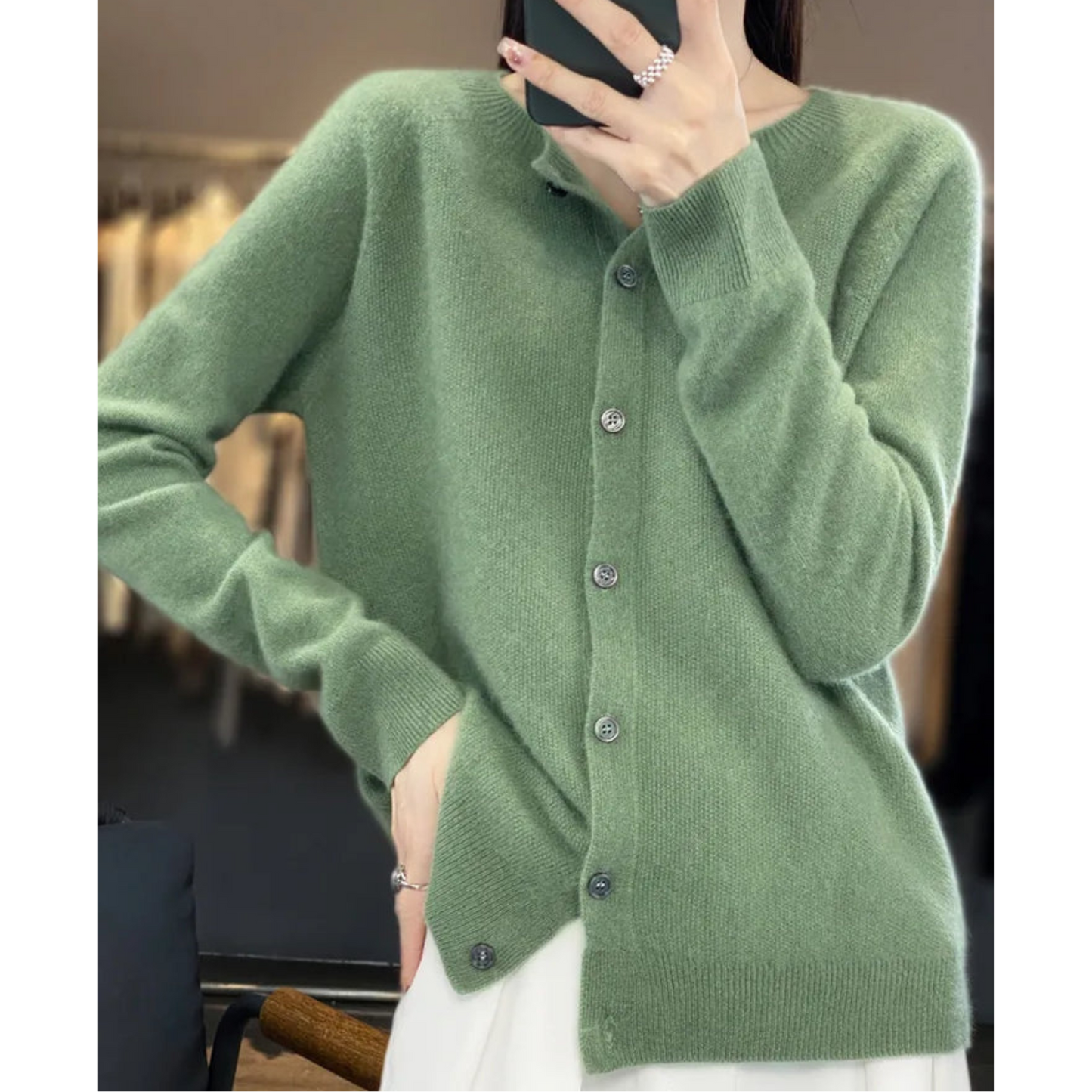 Luxuriöse Damen Strickjacke aus 100% Merinowolle mit O-Ausschnitt