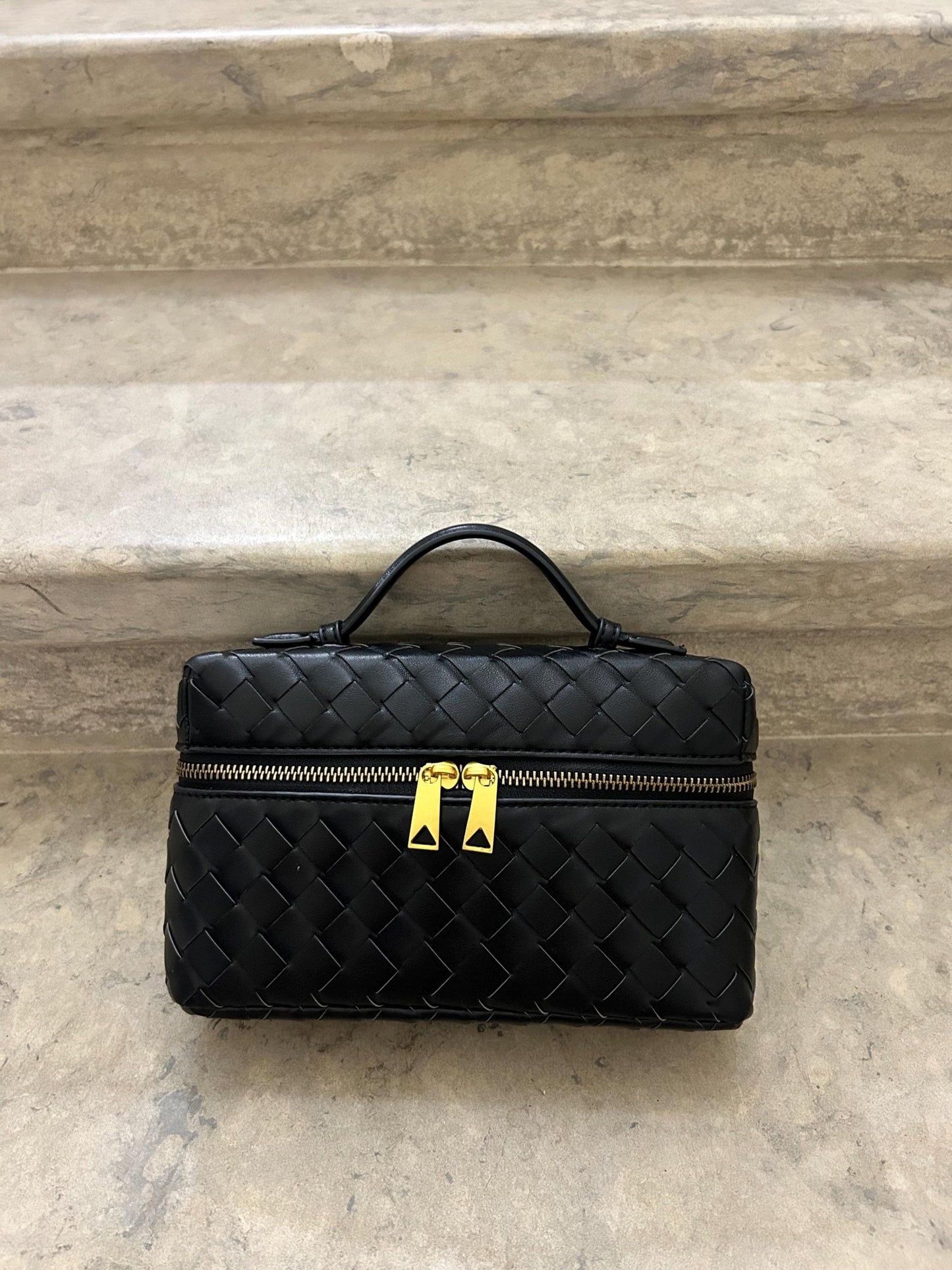 Julia | Strukturierte, glänzende Tasche aus gewebtem Material