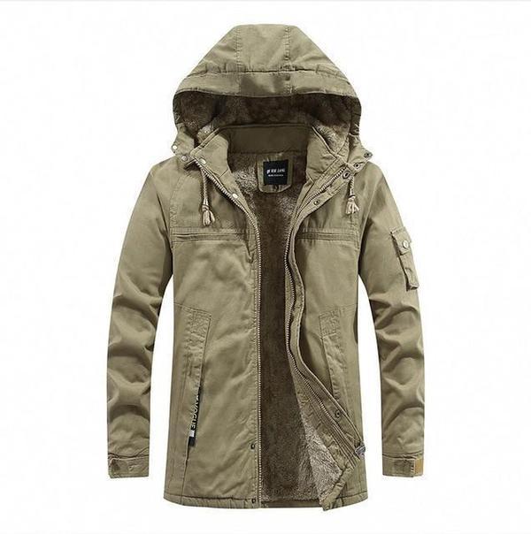 Wattierte Winterjacke mit Kapuze – Robuste Outdoorjacke für kalte Tage