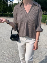 Gerippter Strickpullover mit Kragen