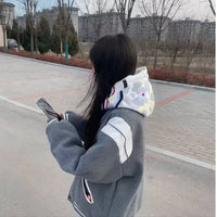 Molly | Lässige Varsity-Jacke im Retro-Stil mit gestreiften Ärmeldetails und gerippten Bündchen