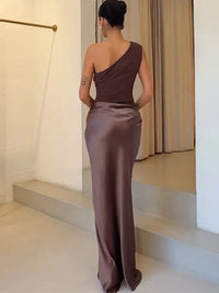 Amber™ – Ein Schulter Satin Maxikleid