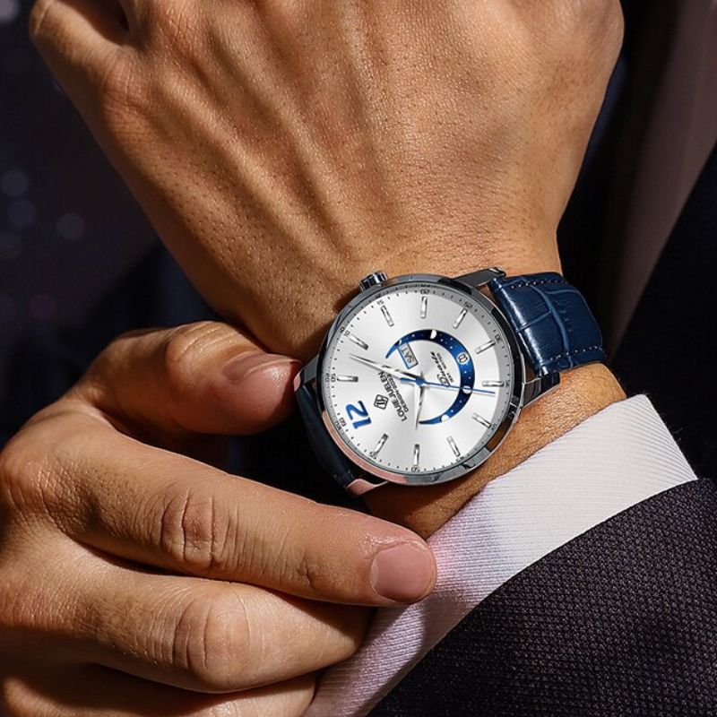 Elegante Uhr mit Mondphase