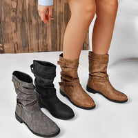 Schicke Leder-Stiefel mit Schnallendetail