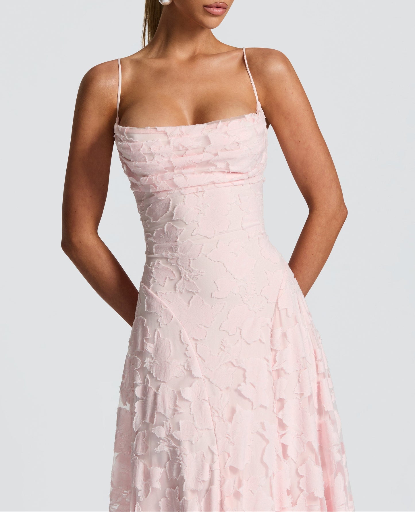 Rhoda™ – Fließende Eleganz im zeitlosen Maxi-Stil